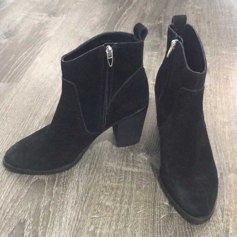 Black Dolce Vita booties